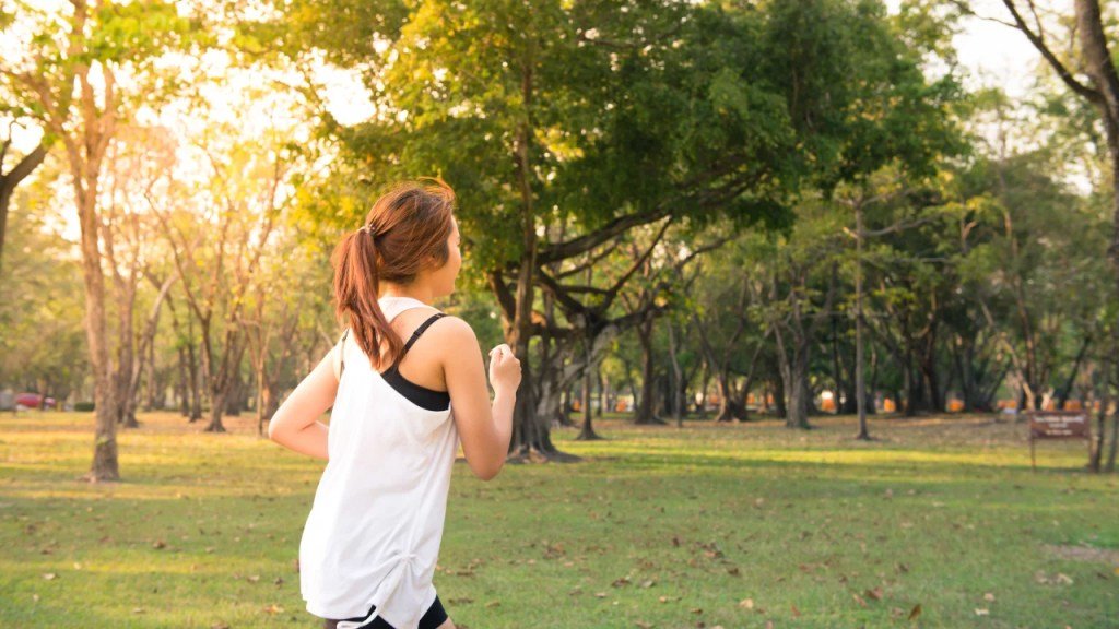 Inspirez, expirez ! Quelle est la meilleure façon de respirer pendant la course à pied dans un parc